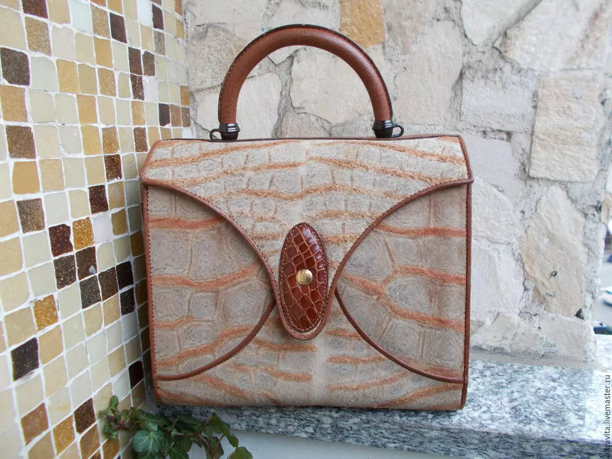 Italienska Väskor (109 foton): Läder och mocka kvinnliga väskor från påsar från Italien, märken 2842_100