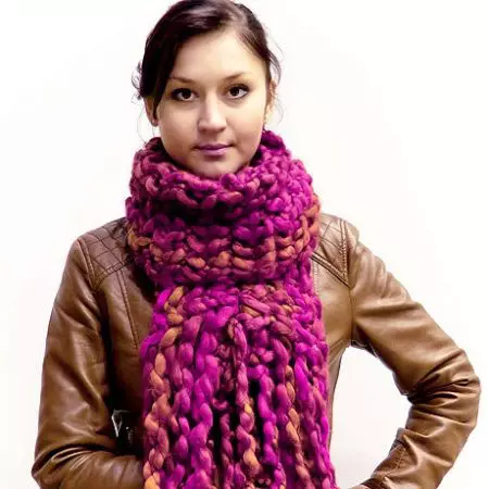एक बुना हुआ स्कार्फ कैसे बांधें (50 फोटो): ऊनी स्कार्फ बांधने के लिए कितना सुंदर है 2845_32