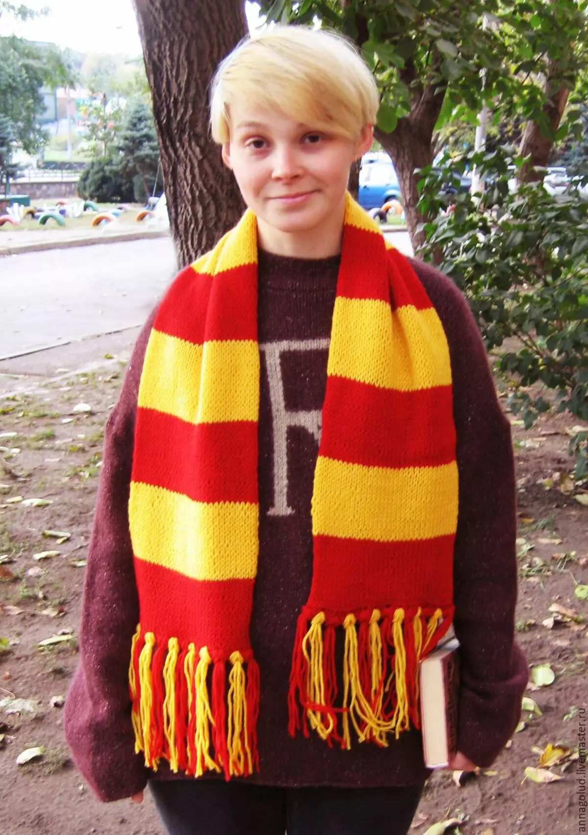 Striped scarf (picha 39): nini kuvaa knit na knitted Kiingereza bendi bendi scarf 2851_23
