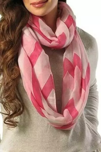 Striped scarf (picha 39): nini kuvaa knit na knitted Kiingereza bendi bendi scarf 2851_34