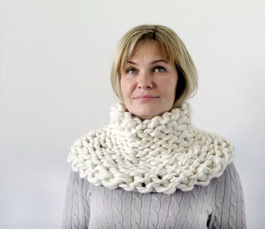 Sjaal met nek (23 foto's): Hoe een sjaal te dragen met een keel en schouders 2863_11