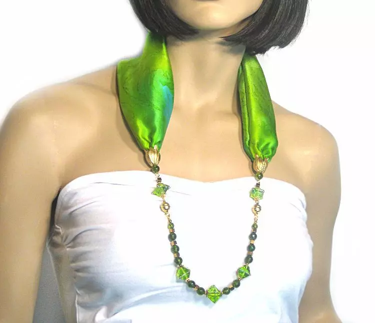 Сцарф-огрлица (29 фотографија): Модели са перлицама, како носити 2869_13