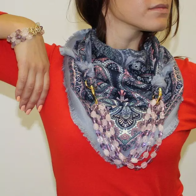 Schal-Halskette (29 Fotos): Modelle mit Perlen, Wie trägt man 2869_16