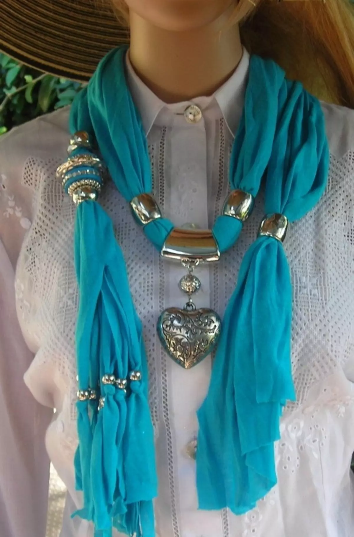 Schal-Halskette (29 Fotos): Modelle mit Perlen, Wie trägt man 2869_17
