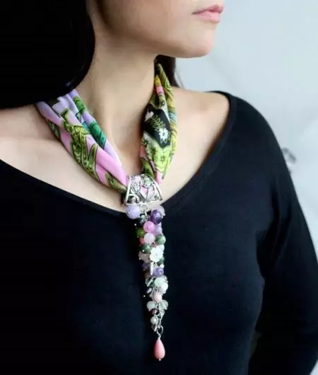 Schal-Halskette (29 Fotos): Modelle mit Perlen, Wie trägt man 2869_25