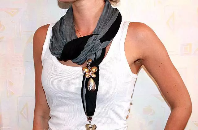 Сцарф-огрлица (29 фотографија): Модели са перлицама, како носити 2869_27