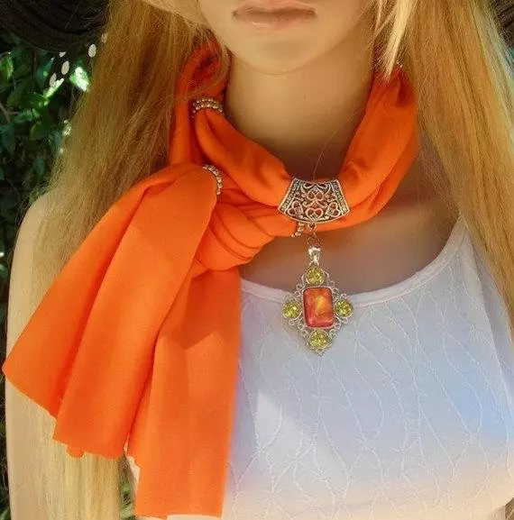 Scarf-necklace (29 photos): models with beads, how to wear 2869_3
