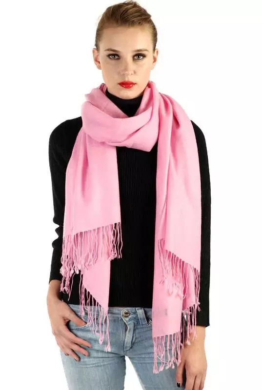 Que porter une écharpe rose (27 photos): ce qui convient au foulard rose pâle et rose gris-rose 2871_17
