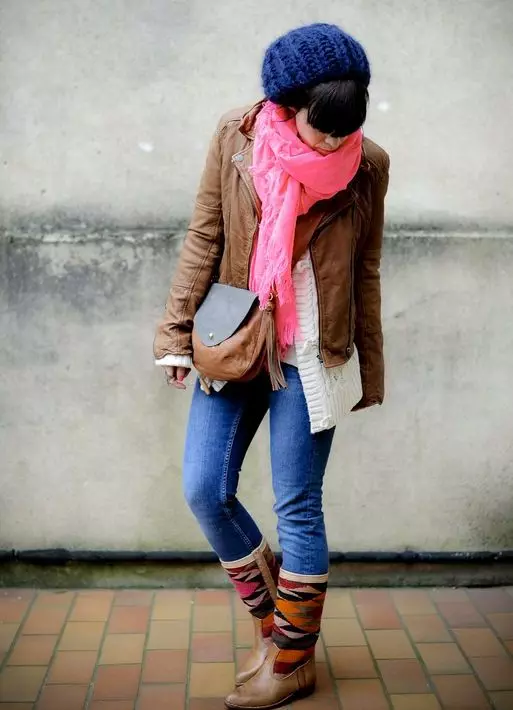 Que porter une écharpe rose (27 photos): ce qui convient au foulard rose pâle et rose gris-rose 2871_27