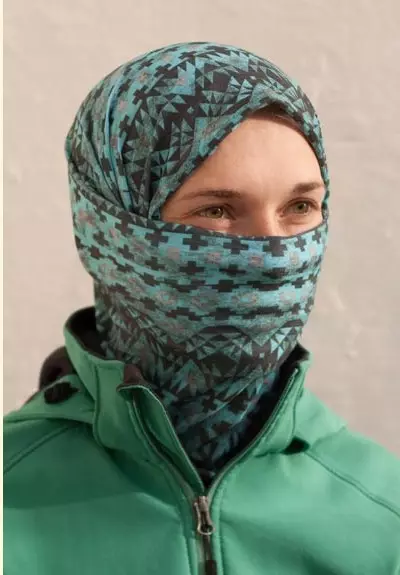 BANDANA SCARF (47 fotiek): Neckband s lebkou, Cervikálny Bandana Buff, Ako nosiť šatku-Bandan 2876_17