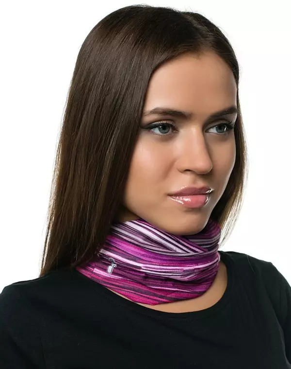 BANDANA SCARF (47 fotiek): Neckband s lebkou, Cervikálny Bandana Buff, Ako nosiť šatku-Bandan 2876_20