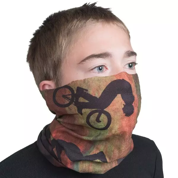 BANDANA SCARF (47 fotiek): Neckband s lebkou, Cervikálny Bandana Buff, Ako nosiť šatku-Bandan 2876_35