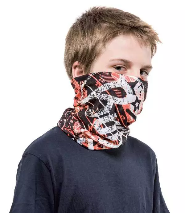 BANDANA SCARF (47 fotiek): Neckband s lebkou, Cervikálny Bandana Buff, Ako nosiť šatku-Bandan 2876_37