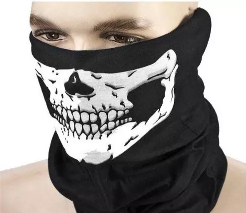 BANDANA SCARF (47 fotiek): Neckband s lebkou, Cervikálny Bandana Buff, Ako nosiť šatku-Bandan 2876_42