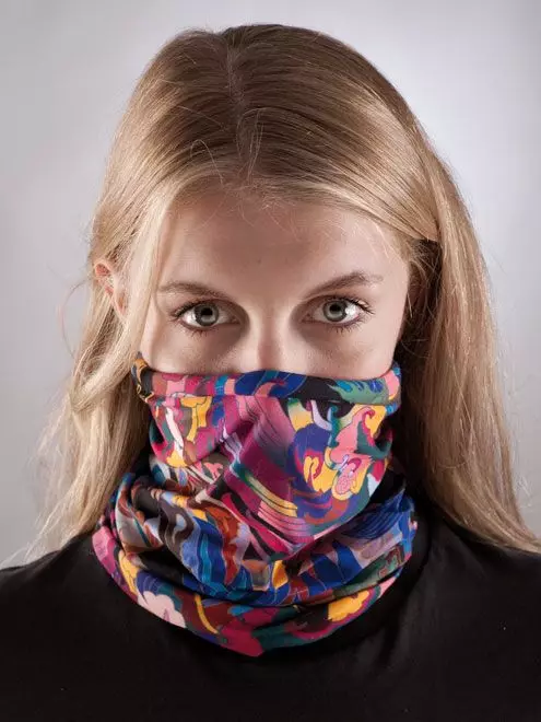 BANDANA SCARF (47 fotiek): Neckband s lebkou, Cervikálny Bandana Buff, Ako nosiť šatku-Bandan 2876_5