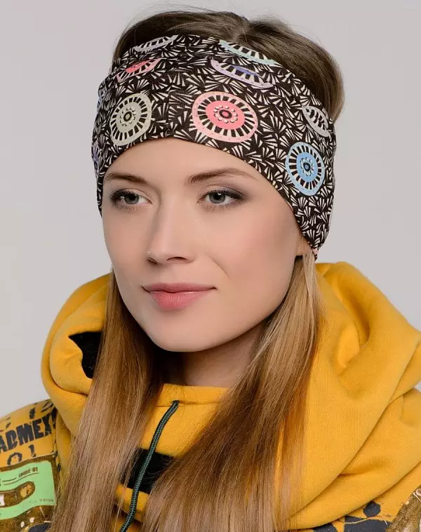 BANDANA SCARF (47 fotiek): Neckband s lebkou, Cervikálny Bandana Buff, Ako nosiť šatku-Bandan 2876_9