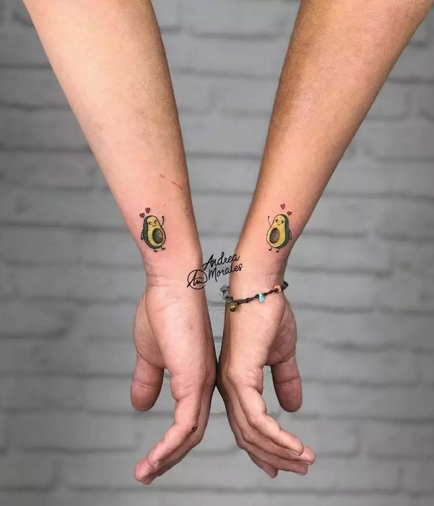 Tatuiruotė "Avocado": suporuotų mažai ir kitų tatuiruočių eskizai. Ką reiškia tatuiruotė? Kur galiu kreiptis?