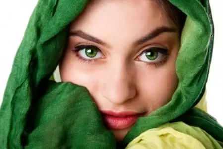 Մետաքսի շարֆ (42 լուսանկար). Կանանց գեղեցիկ մոդելներ, ինչպես հագնել, բնական մետաքսից 2880_38