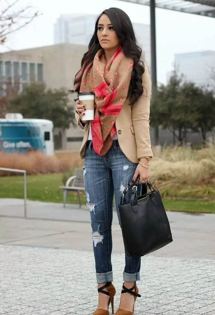 Մետաքսի շարֆ (42 լուսանկար). Կանանց գեղեցիկ մոդելներ, ինչպես հագնել, բնական մետաքսից 2880_41