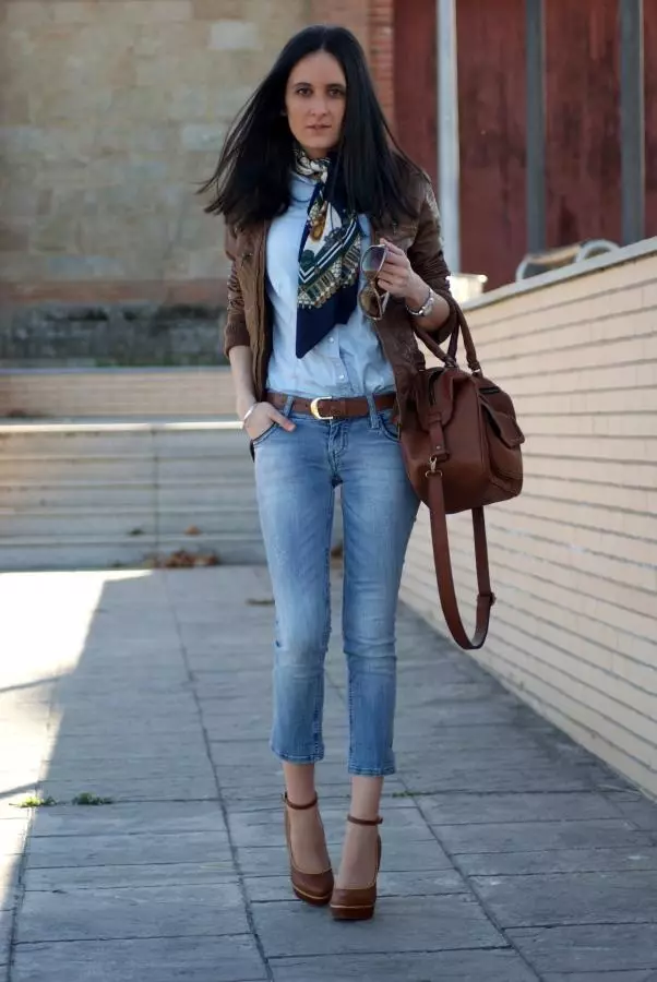 Մետաքսի շարֆ (42 լուսանկար). Կանանց գեղեցիկ մոդելներ, ինչպես հագնել, բնական մետաքսից 2880_42