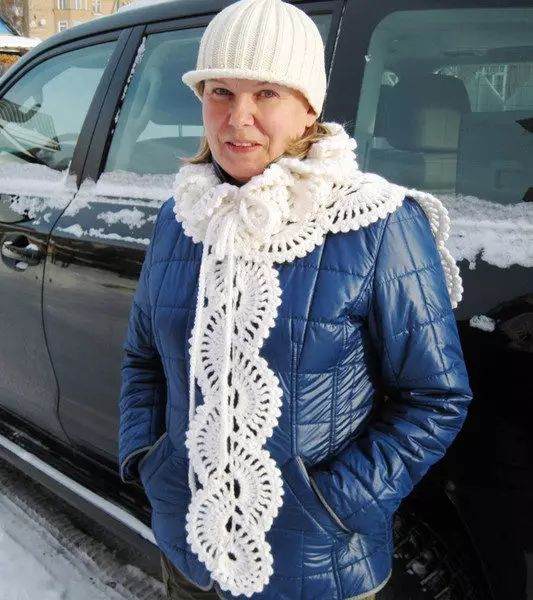 Openwwork Scarf (83 fotografií): Krajka, z pásky krajky, od sekční příze 2899_36