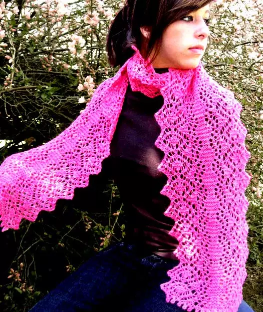 Openwwork Scarf (83 fotografií): Krajka, z pásky krajky, od sekční příze 2899_8