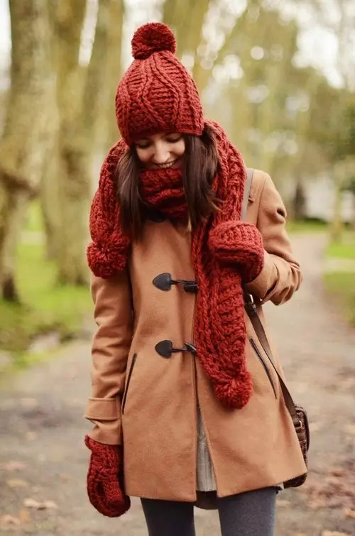 Како лепо везати шал на врату (198 фотографија): Како можете да се веже на различите начине, идеје о изврсним опцијама за жене 2905_167