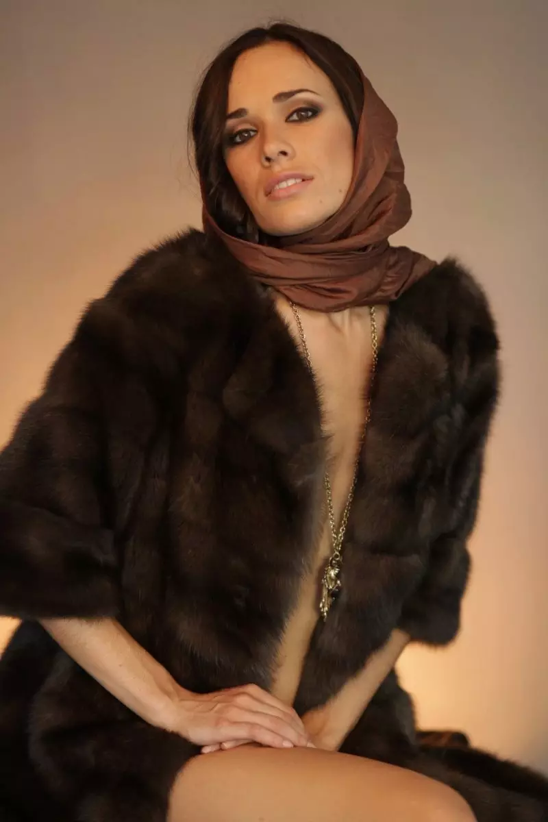 ミンクコート用スカーフ（47写真）：茶色の毛皮のコートでスカーフを着用する方法、どのように結び付けるか 2906_10