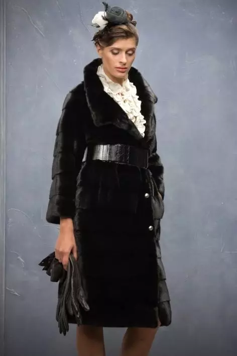 Khăn quàng cho áo khoác lông chồn (47 ảnh): Cách mặc khăn choàng bằng áo khoác lông màu nâu, phù hợp, cách buộc 2906_32