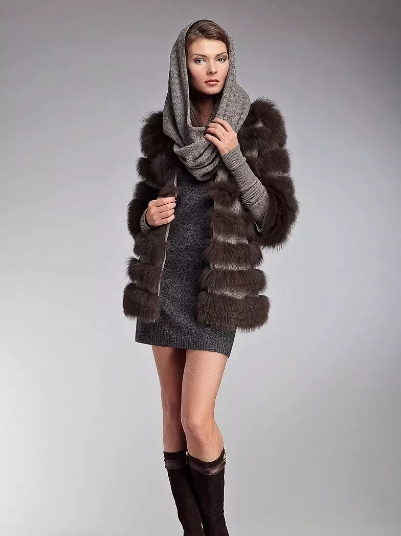Syal untuk mantel mink (47 foto): Cara memakai syal dengan mantel bulu coklat, yang cocok, bagaimana cara mengikat 2906_40