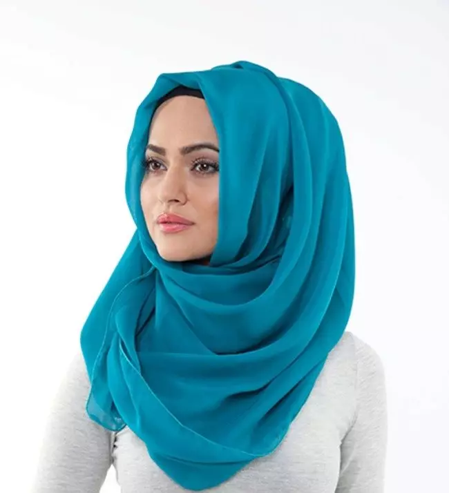 Cómo atar una bufanda (110 fotos): Formas hermosas y de moda de atar, turbantes y otras opciones para la bufanda cuadrada y espesa 2908_92
