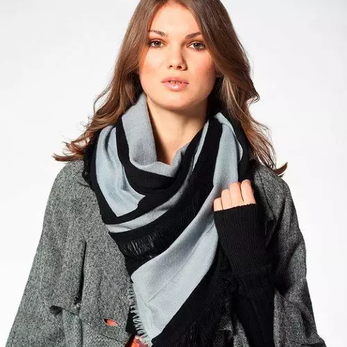 ایک بڑا سکارف (79 فوٹو) کیسے باندھتے ہیں: ایک بلک سکارف اور سکارف plaid کی طرح اختیارات، گردن پر ایک خوبصورت وسیع سکارف 2910_52