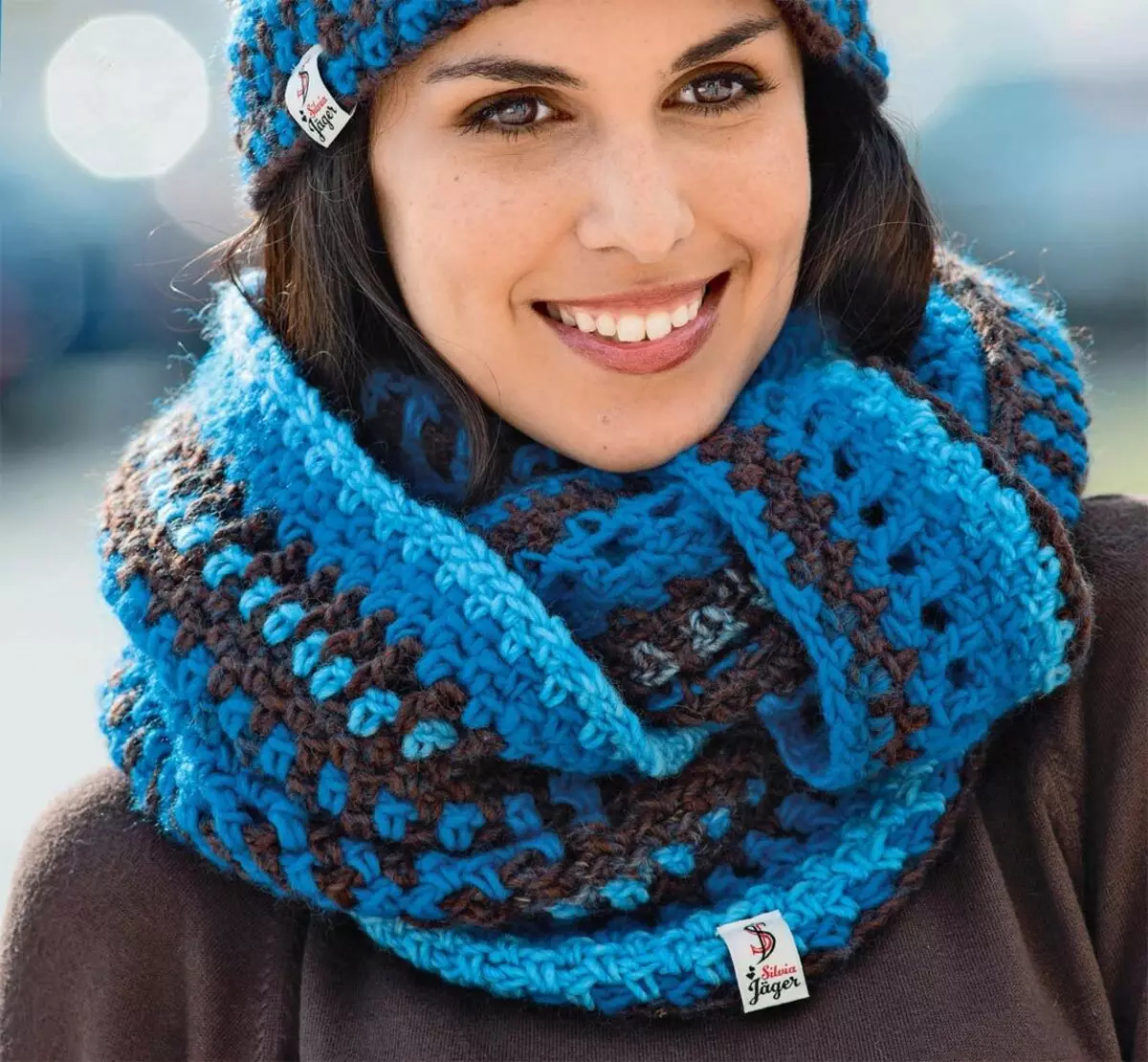 ایک بڑا سکارف (79 فوٹو) کیسے باندھتے ہیں: ایک بلک سکارف اور سکارف plaid کی طرح اختیارات، گردن پر ایک خوبصورت وسیع سکارف 2910_62