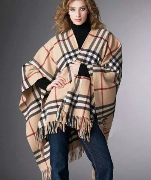 Big Scarf (80 fotos): Como usar unha bufanda volumétrica, como subir no pescozo Modelos de Woolen Woolen 2912_12