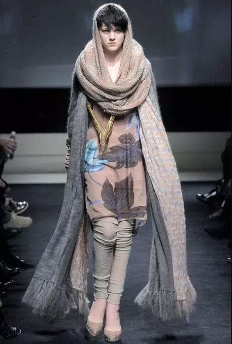 Big Scarf (80 Foto): Cara nganggo selendang volumetrik, kepiye menek ing model wol woolen sudhut 2912_16