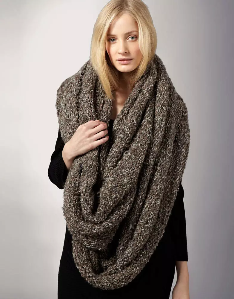 Big Scarf (picha 80): Jinsi ya kuvaa scarf ya volumetric, jinsi ya kupanda juu ya moole joto sufu nyeupe mifano 2912_20