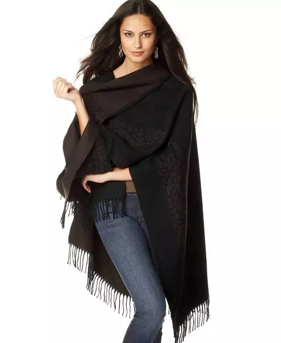 Big Scarf (picha 80): Jinsi ya kuvaa scarf ya volumetric, jinsi ya kupanda juu ya moole joto sufu nyeupe mifano 2912_35