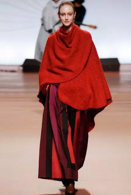 Bufanda vermella (70 fotos): que vestir, a que chaqueta é adecuada opción negra e vermella, vermella e branca, azul vermello 2913_13