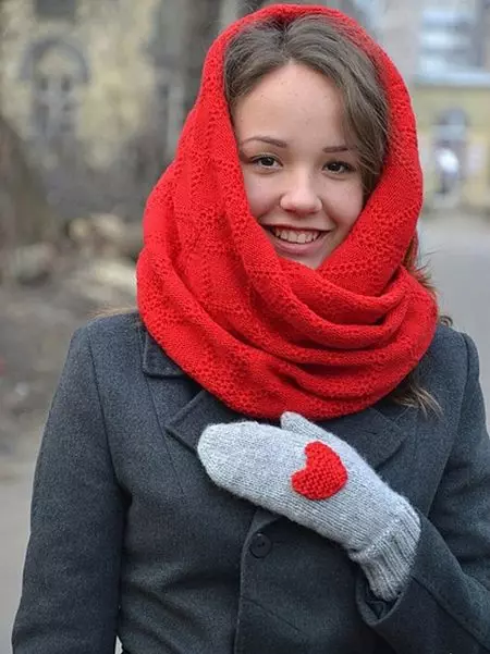 Червен шал (70 снимки): Какво да носите, до кое сакото е подходящо черно и червено, червено и бяло, червено-синя опция 2913_42