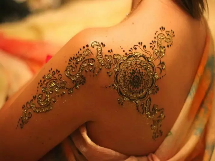 Biotate: Wat is it en hoefolle hâlde de Henna-tatoet en sparklippen? Hoe dogge se it? 291_17