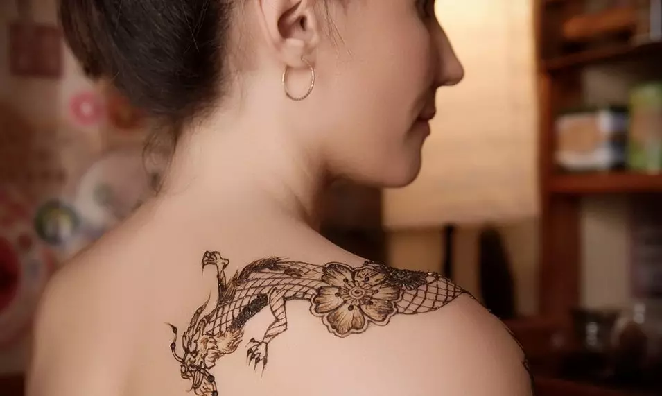 Biotat: Apa lan kepiye tato tato henna lan cemlorot? Kepiye carane? 291_26