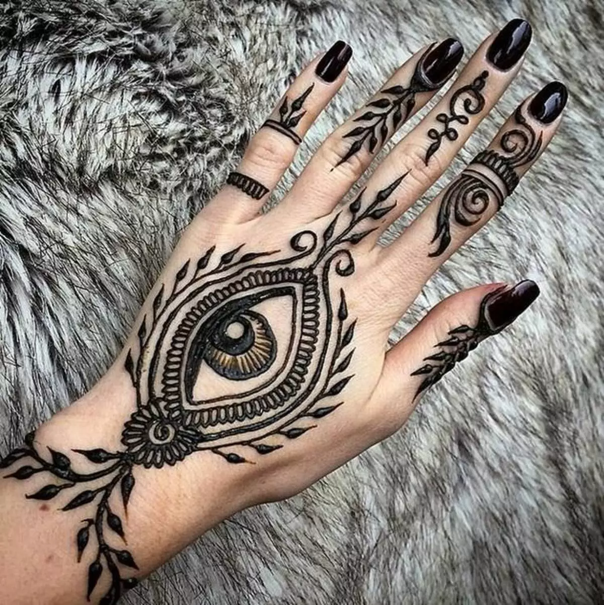 Biotate: Qu'est-ce que c'est et à quel point le tatouage de henné et les étincelles sont-ils tenus? Comment vont-ils? 291_27