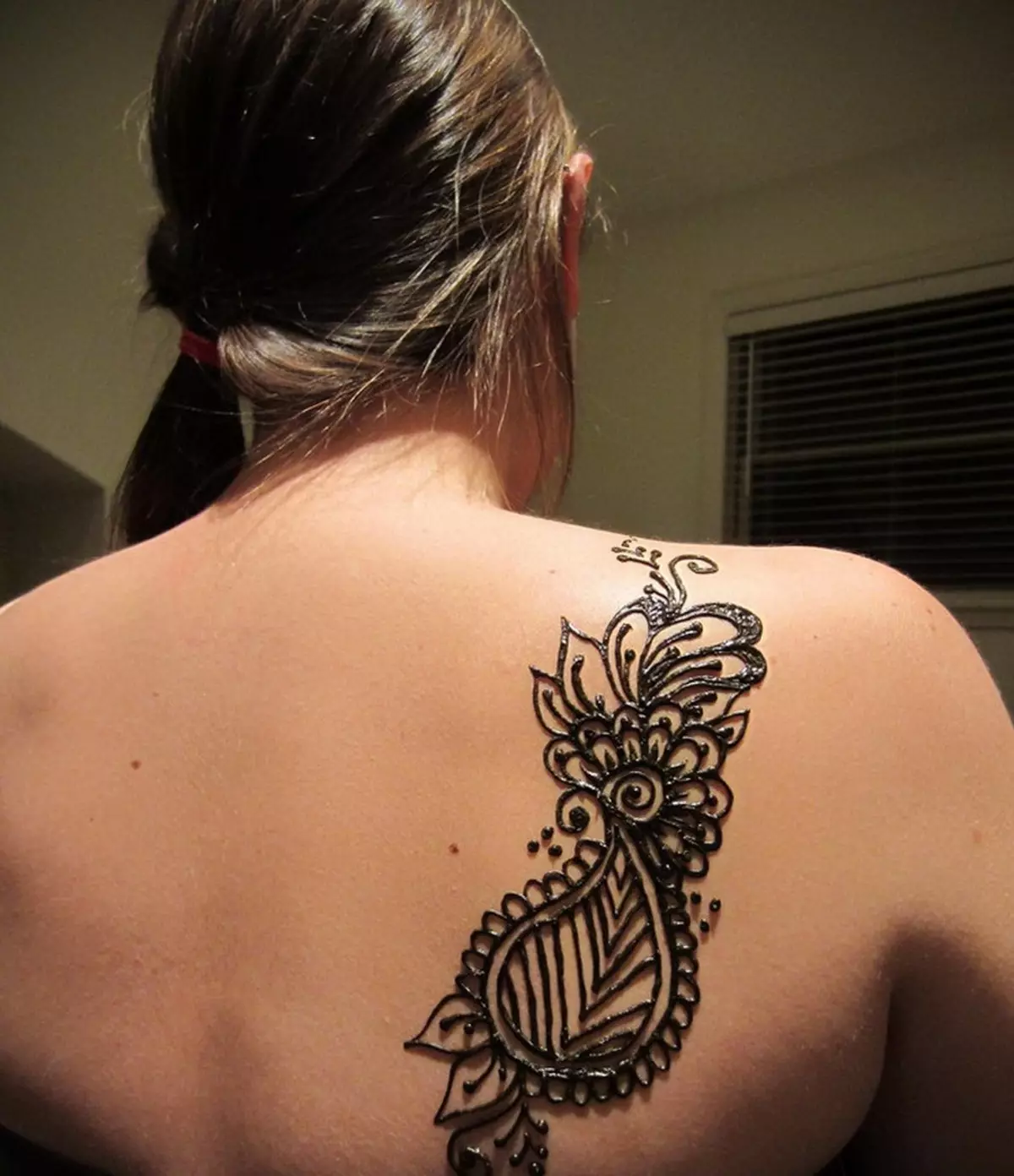 Biotate: Co je to a kolik tetování Henna a jiskry drží? Jak to dělají? 291_28