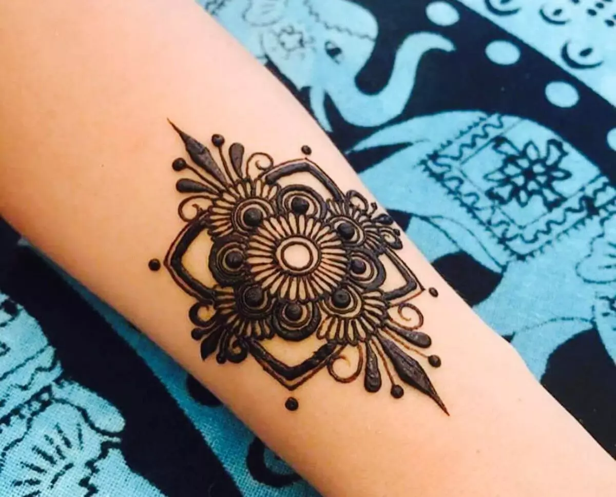 Biotate: Ce este și cât de mult se ține tatuajul și scânteia Henna? Cum fac ei? 291_6