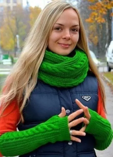 How to tie a scarf-sneud (65 photos): Variants of the tie of the scarf-eight, scarf tubes or round on the neck beautifully and right 2923_35