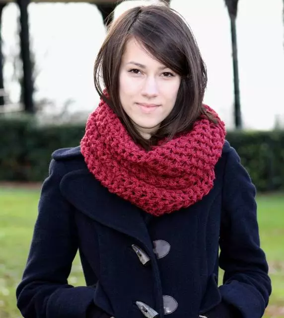 Hoe een sjaal-sneud (65 foto's) te binden: varianten van de tie van de sjaal-acht, sjaalbuizen of ronde op de nek prachtig en rechts 2923_4