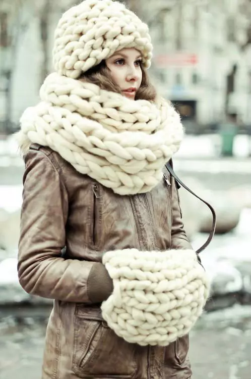Tolstaya-Garn-Hut (89 Fotos): Frauen Winterhüte aus dicken Threads, mit einem Handgelenk, englisch elastisch 2928_12