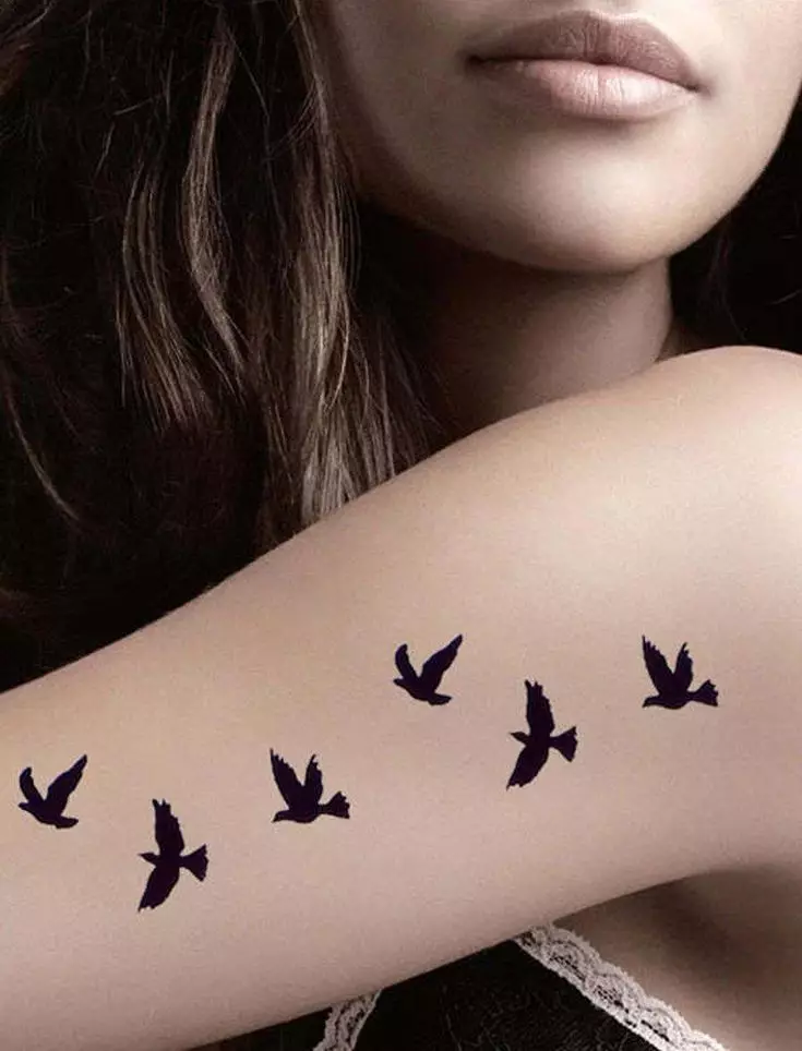 Meriv çawa bi çapek û ruhan re tattooek demkî çêke? Tatto tattan li malê bi koln, kaxezê gelemperî û çapxanê ya inkjet an lazer 292_12