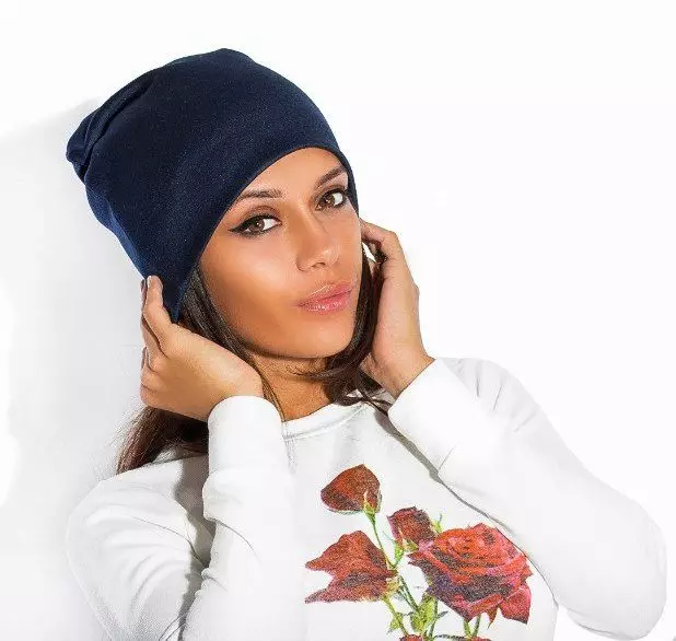 Módne zimné klobúky (185 fotografií): Moderný móda na uzávery na jeseň a zimu, pre ženy po 50 rokoch 2932_10