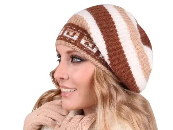 Módne zimné klobúky (185 fotografií): Moderný móda na uzávery na jeseň a zimu, pre ženy po 50 rokoch 2932_100